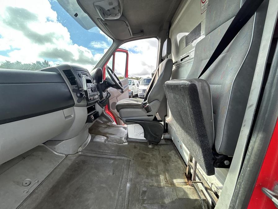 2009 Volkswagen Crafter Crafter CR35 109 MWB Semi-Auto – NG09YCT/DR06DAK