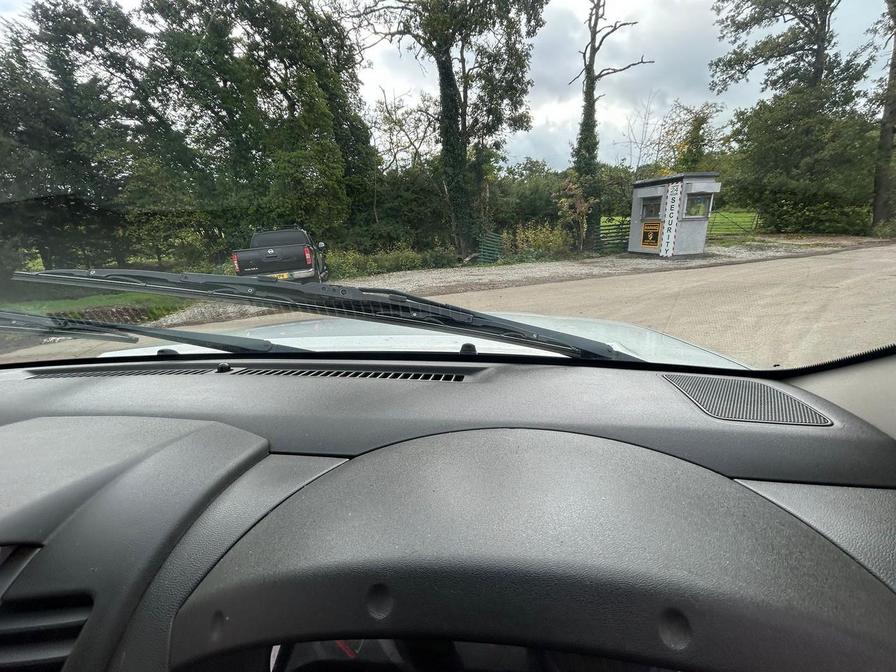 2009 Nissan Navara Navara Aventura Double Cab dCi Auto – YT09UDP