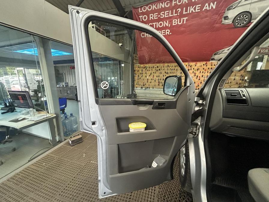2009 Volkswagen Transporter Transporter Shuttle SE130 SWB – KX59CVL