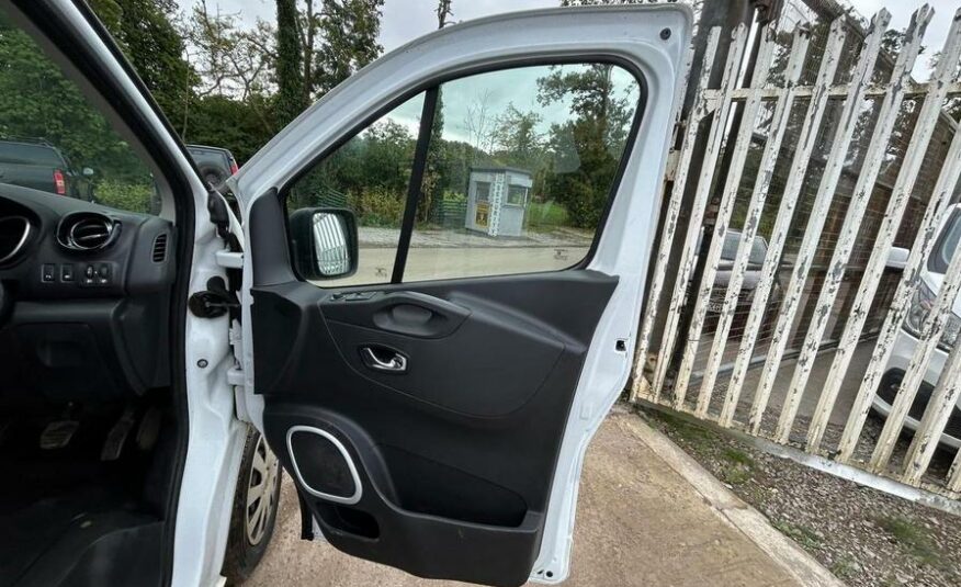 2015 Vauxhall Vivaro Vivaro  2900 Sportive CDTi – DY65NRN