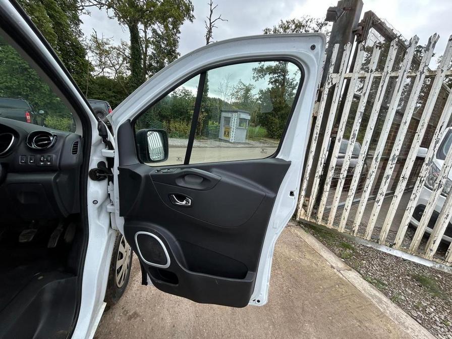 2015 Vauxhall Vivaro Vivaro 2900 Sportive CDTi – DY65NRN