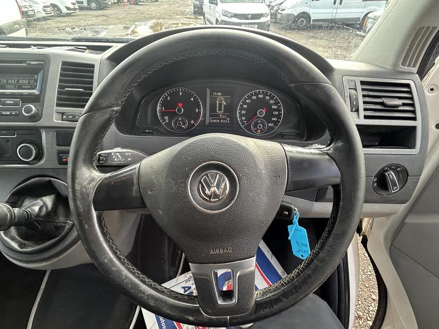 2015 Volkswagen Transporter Transporter T30 Highline 140 TDI SWB Auto – LM15NLD