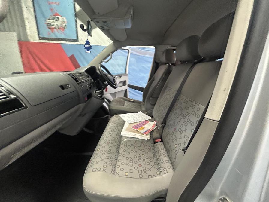 2009 Volkswagen Transporter Transporter Shuttle SE130 SWB – KX59CVL