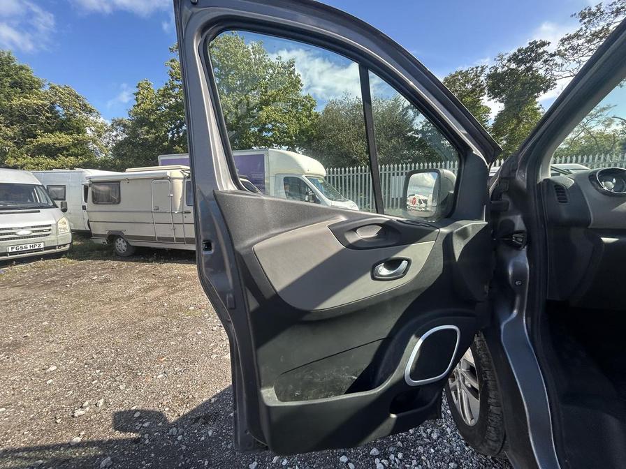 2017 Renault Trafic Trafic LL29 Sport Nav dCi – HT17GSY