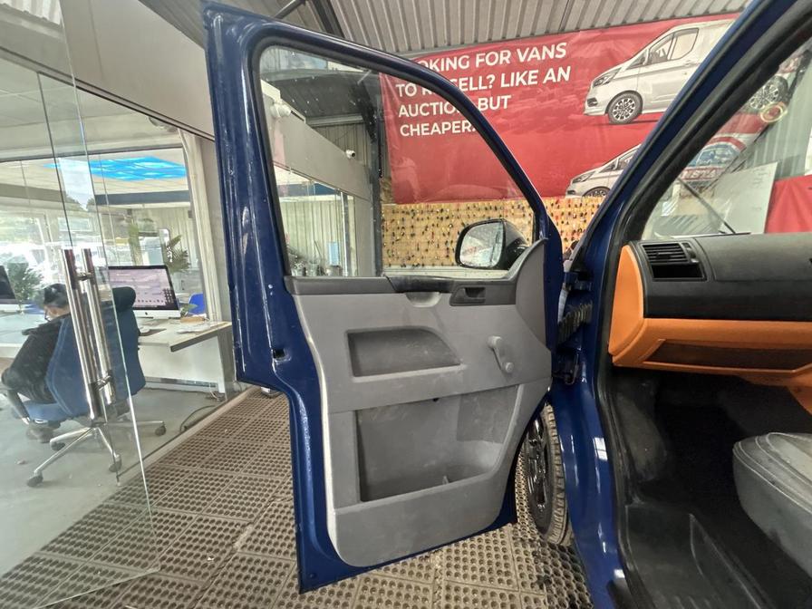 2007 Volkswagen Transporter Transporter T30 102 TDI LWB – RJ07YDT