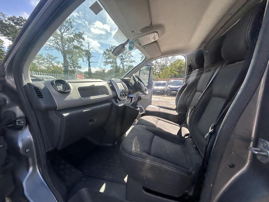 2017 Renault Trafic Trafic LL29 Sport Nav dCi – HT17GSY