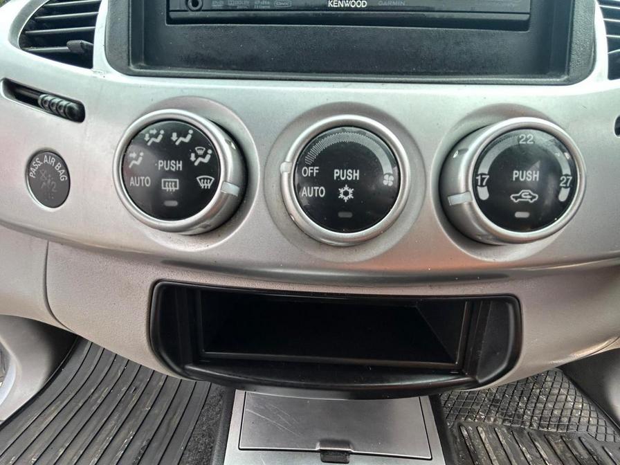 2012 Mitsubishi L200 L200 Barbarian LWB Double Cab DI-D 4×4 Auto – YX12VDF