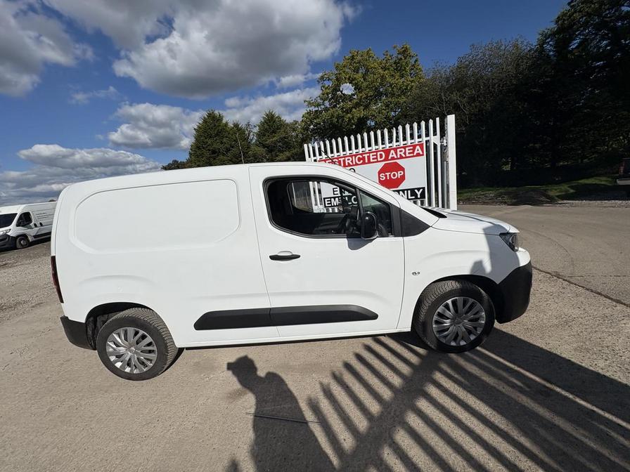 2022 Peugeot Partner Partner Professional Premium Blue HDi – WP22PLN