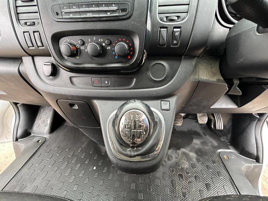 2015 Vauxhall Vivaro Vivaro 2900 Sportive CDTi – DY65NRN