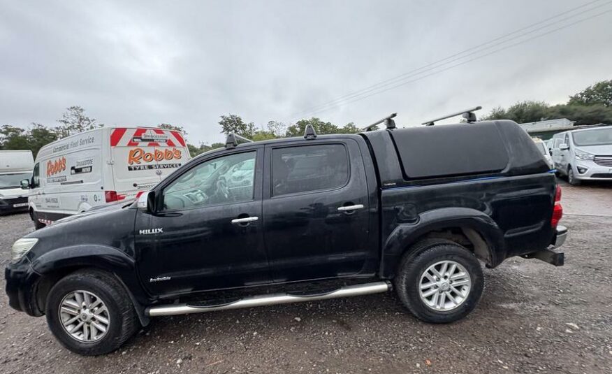 2013 Toyota Hilux HI-Luxury Invincible D-4D 4×4 Double Cab Auto – DV13SFZ