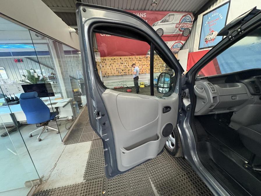 2014 Renault Trafic Trafic SL27 Sport DCI – GF14OUX