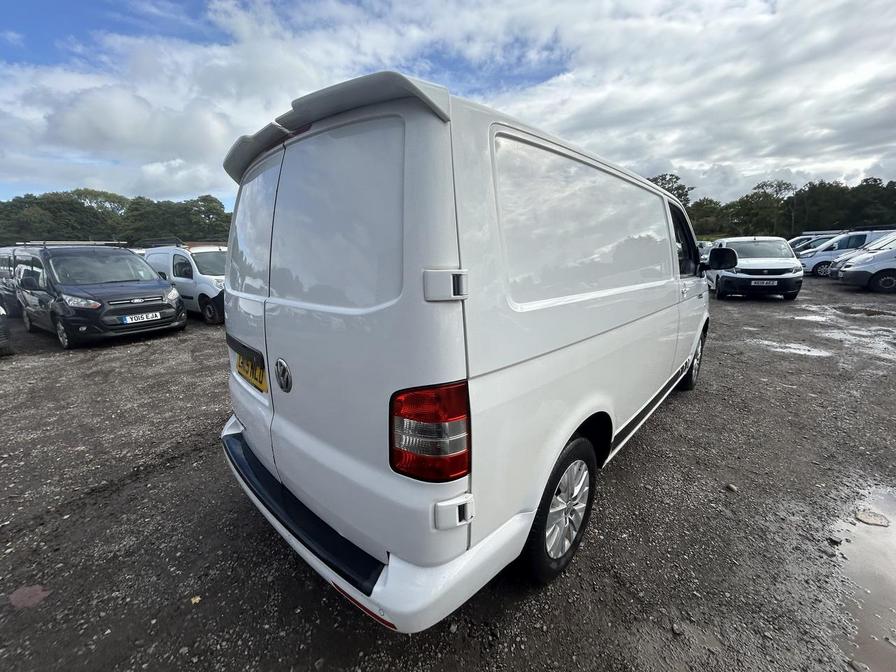 2015 Volkswagen Transporter Transporter T30 Highline 140 TDI SWB Auto – LM15NLD