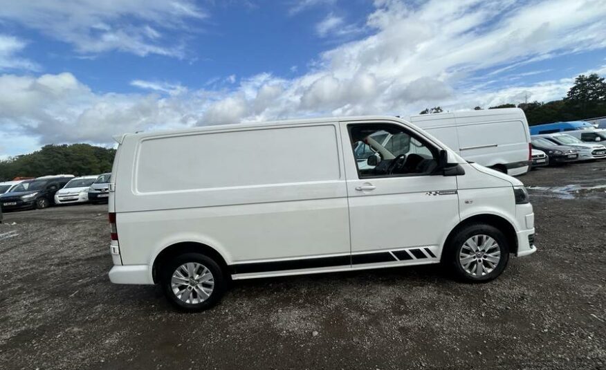 2015 Volkswagen Transporter Transporter T30 Highline 140 TDI SWB Auto – LM15NLD