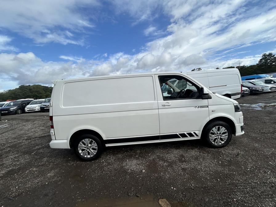 2015 Volkswagen Transporter Transporter T30 Highline 140 TDI SWB Auto – LM15NLD