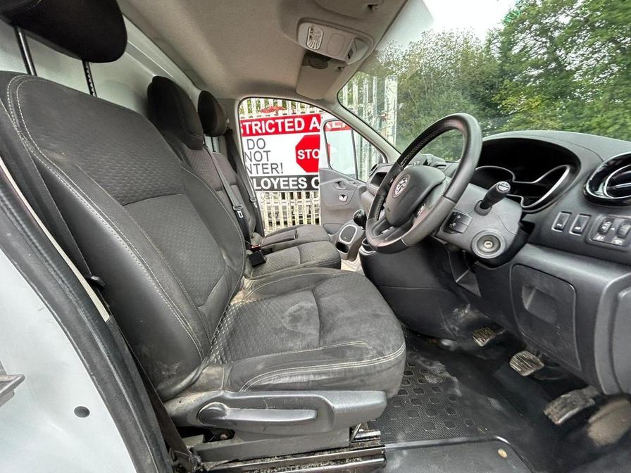 2015 Vauxhall Vivaro Vivaro 2900 Sportive CDTi – DY65NRN