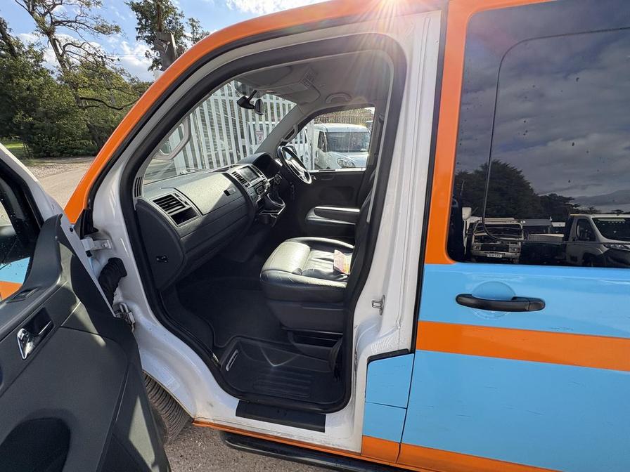 2012 Volkswagen Caravelle – Model: Caravelle Edition 25 TDI Semi-Auto – CA12FZJ