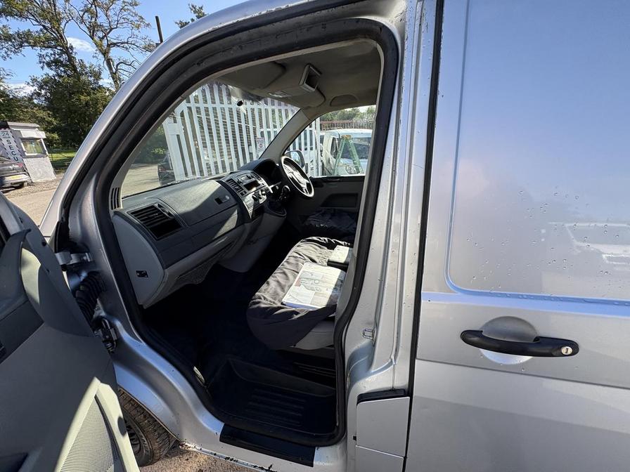 2011 Volkswagen Transporter Transporter T28 102 TDI SWB – AU61PBZ