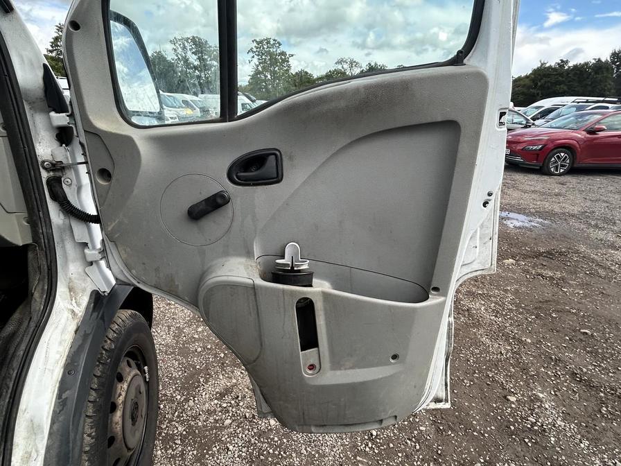 2008 Vauxhall Vivaro 2700 Sportive – LF58NYH