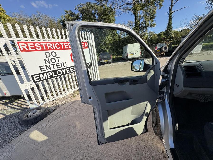 2011 Volkswagen Transporter Transporter T28 102 TDI SWB – AU61PBZ