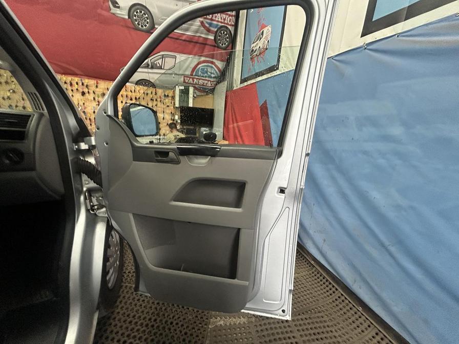 2009 Volkswagen Transporter Transporter Shuttle SE130 SWB – KX59CVL