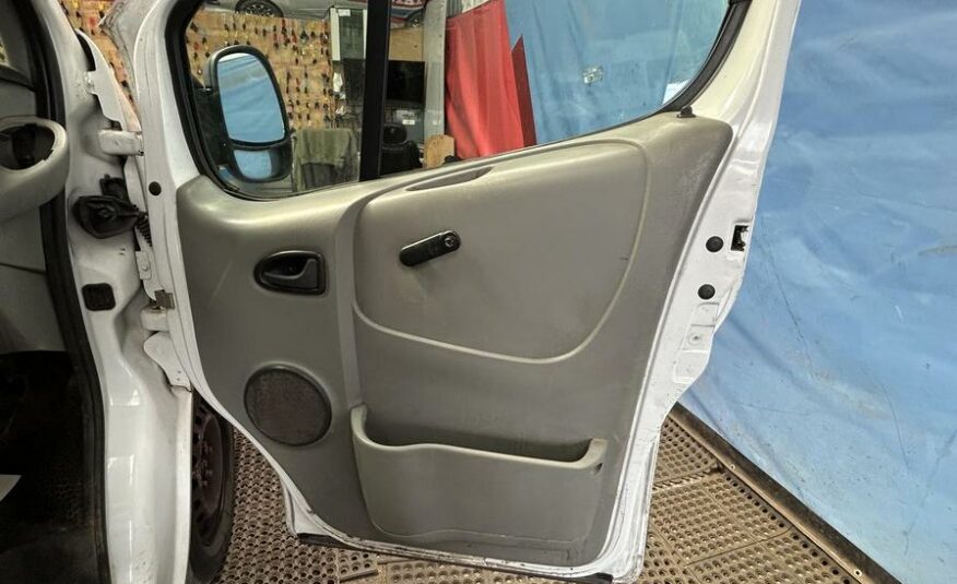 2004 Vauxhall Vivaro Vivaro 2700 Dti SWB – YD54FUW
