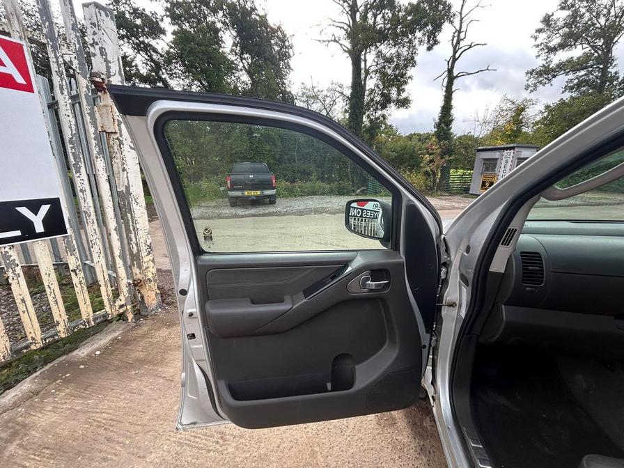 2009 Nissan Navara Navara Aventura Double Cab dCi Auto – YT09UDP