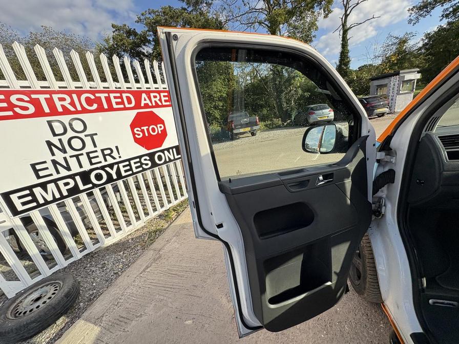 2012 Volkswagen Caravelle – Model: Caravelle Edition 25 TDI Semi-Auto – CA12FZJ