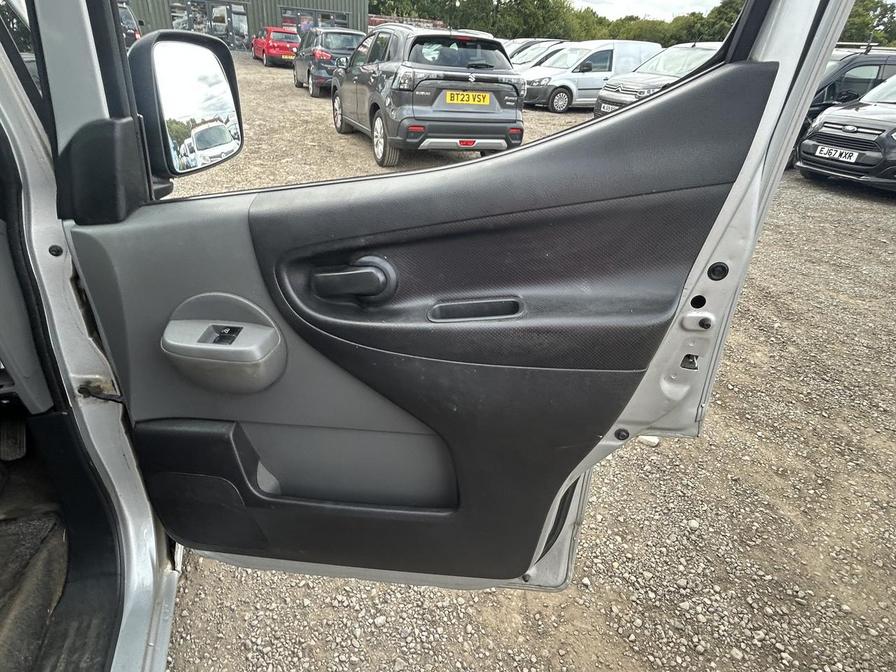 2010 Nissan NV200 NV200 SE DCI – LM60KCY