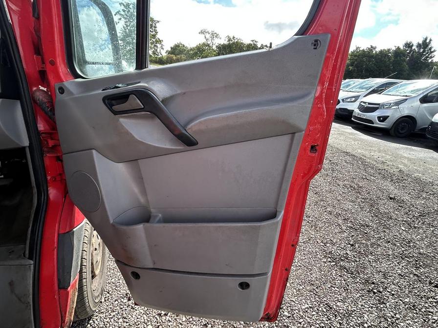 2009 Volkswagen Crafter Crafter CR35 109 MWB Semi-Auto – NG09YCT/DR06DAK