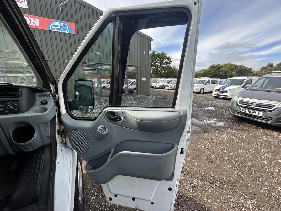 2007 Ford Transit Transit 100 15-Seat RWD – FY07WRT