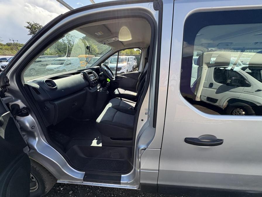 2016 Vauxhall Vivaro Combi Vivaro Combi CDTi S/S – DY66UXW