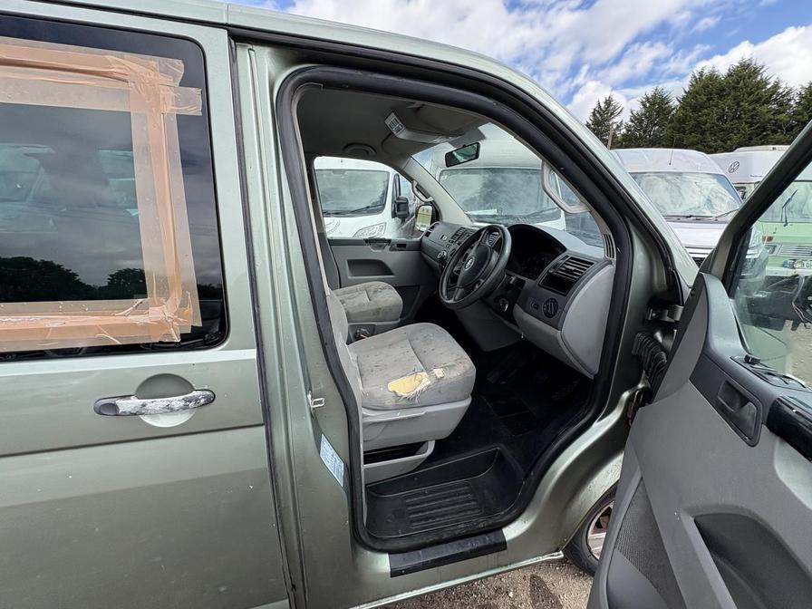 2009 Volkswagen Transporter Transporter Shuttle SE 174 LWB – WX09JHF