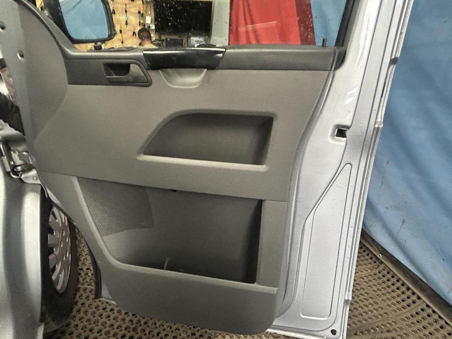 2009 Volkswagen Transporter Transporter Shuttle SE130 SWB – KX59CVL