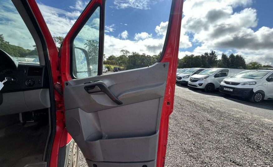 2009 Volkswagen Crafter Crafter CR35 109 MWB Semi-Auto – NG09YCT/DR06DAK