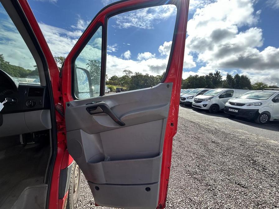 2009 Volkswagen Crafter Crafter CR35 109 MWB Semi-Auto – NG09YCT/DR06DAK