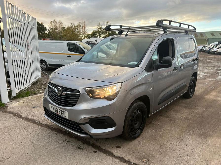 2019 Vauxhall Combo – Model: Combo 2000 Sportive S/S – YV19FCE