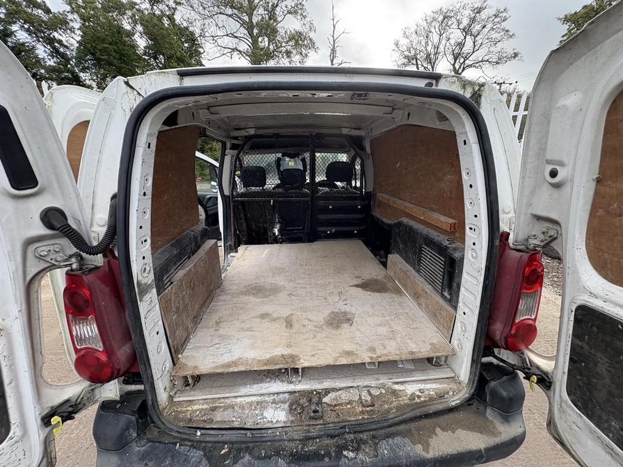 2011 Peugeot Partner – Model: Partner 625 Professional HDI – WL61EHV