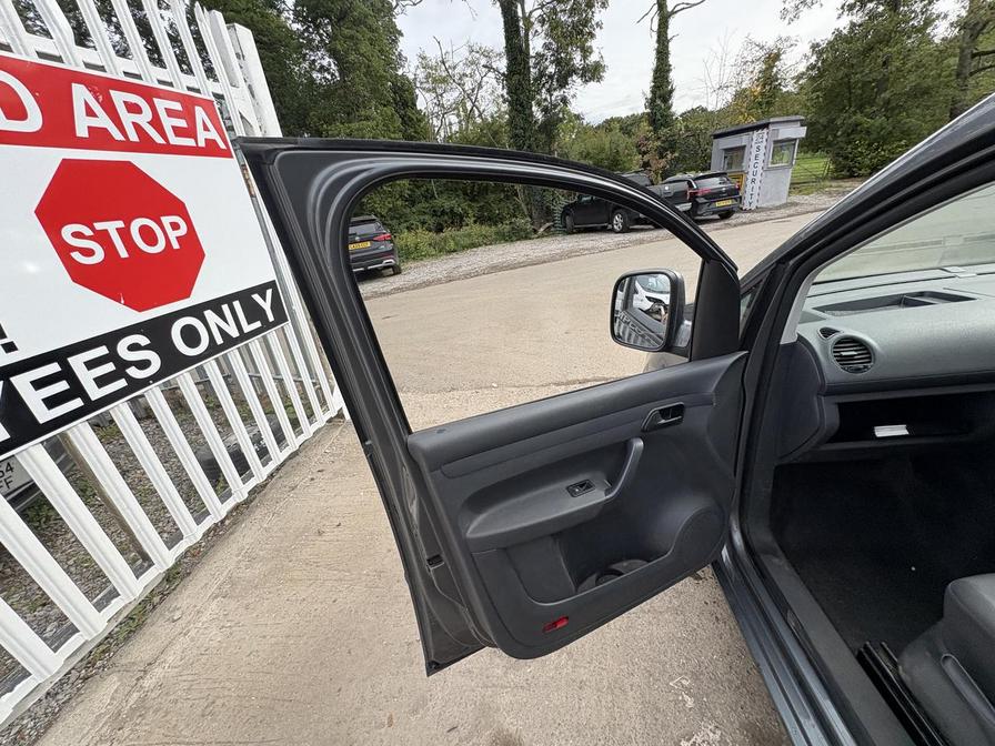 2014 Volkswagen Caddy Caddy C20 Highline TDI BlueMotion Technology Semi-Auto – LR14XKH