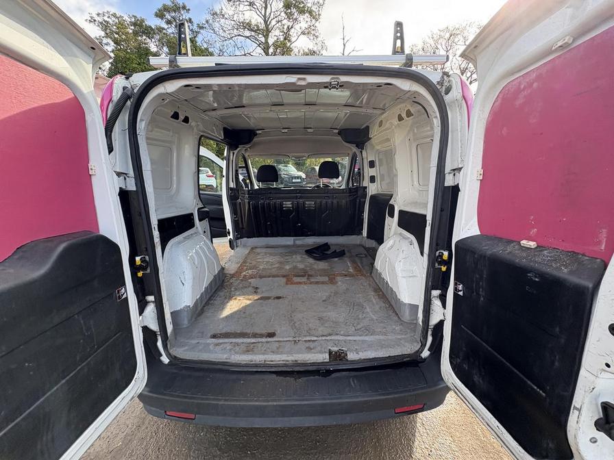 2014 Vauxhall Combo – Model: Combo 2000 L1H1 CDTi – DU64NDY