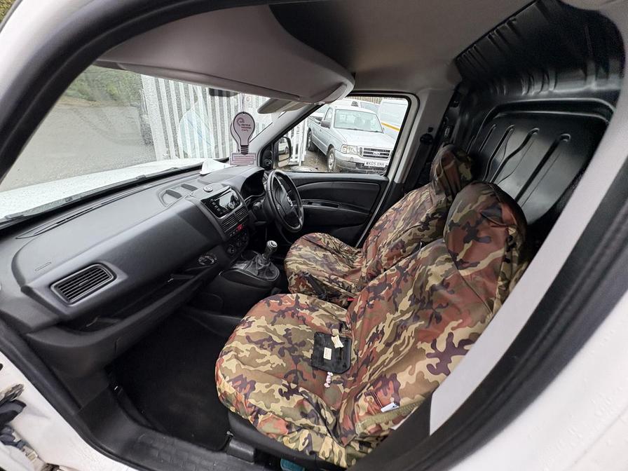 2016 Vauxhall Combo – Model: Combo 2000 L1H1 CDTi S/S ecoFLEX – EN16VSD