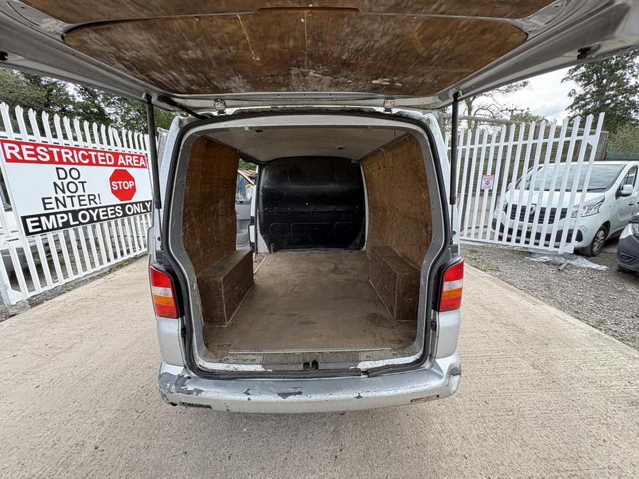 2009 Volkswagen Transporter Transporter T28 102 TDI SWB – GV59KXE