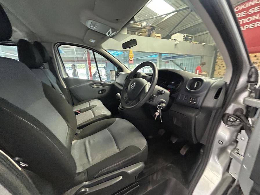 2017 Vauxhall Vivaro Combi Vivaro 2900 Combi CDTi Bi-T S/S – DY17YVN