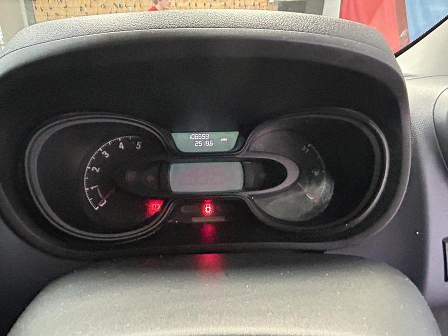 2017 Vauxhall Vivaro Combi Vivaro 2900 Combi CDTi Bi-T S/S – DY17YVN