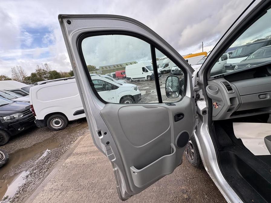 2011 Vauxhall Vivaro – Model: Vivaro 2900 CDTi Semi-Auto LWB – YD61AKO