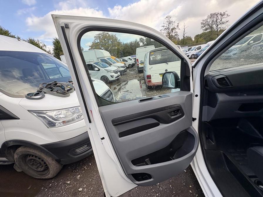 2022 Vauxhall Vivaro – Model: Vivaro  F2900 Dynamic S/S – FD71NBM