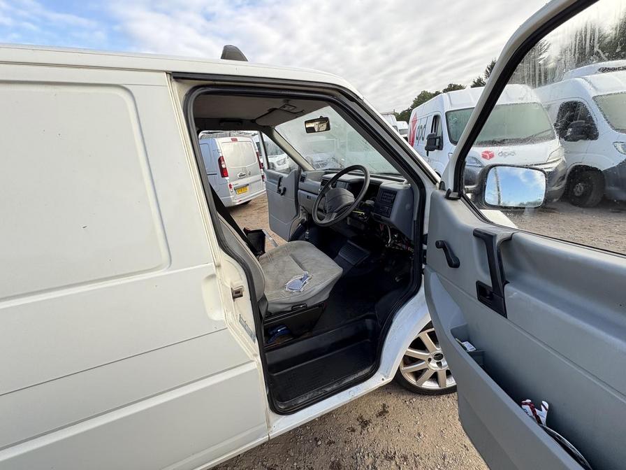1995 Volkswagen Caravelle Transporter Caravelle – N982LUF