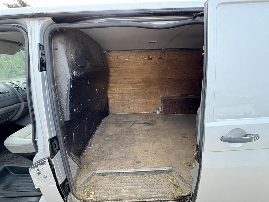 2009 Volkswagen Transporter Transporter T28 102 TDI SWB – GV59KXE