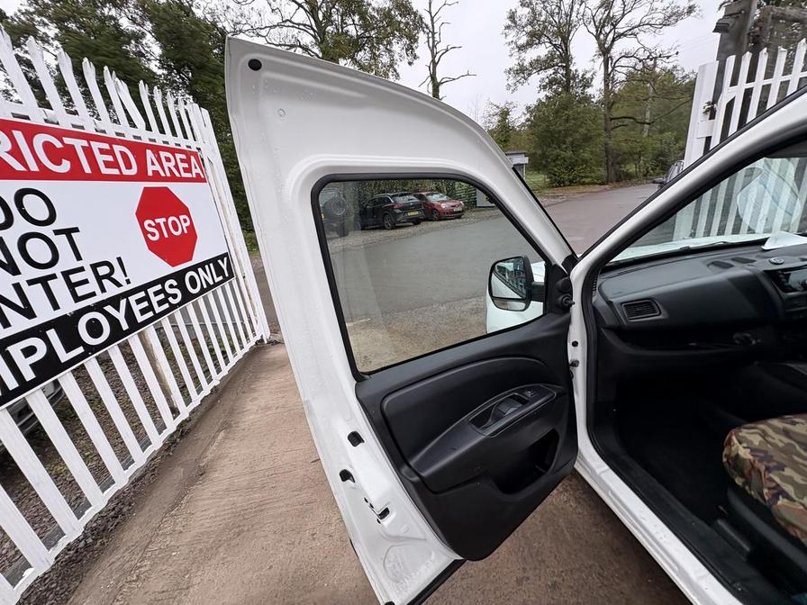 2016 Vauxhall Combo – Model: Combo 2000 L1H1 CDTi S/S ecoFLEX – EN16VSD
