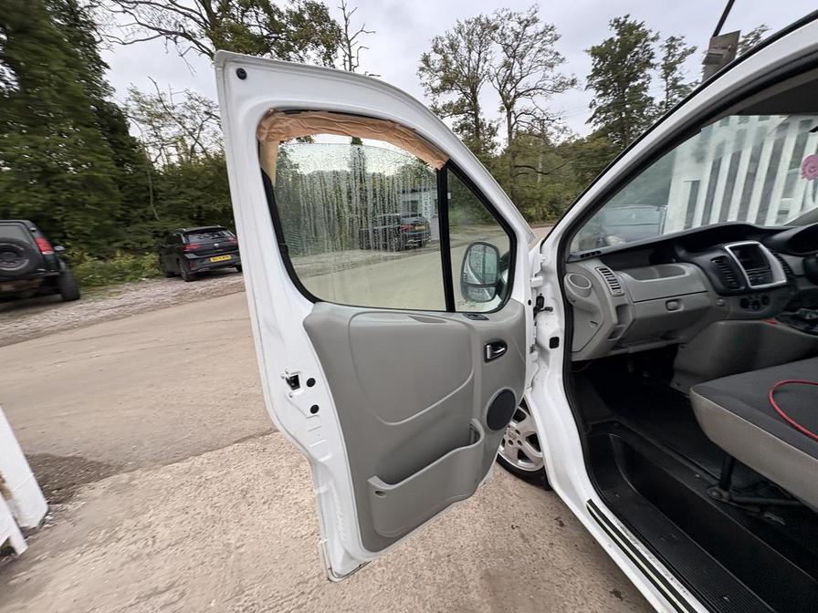2014 Vauxhall Vivaro – Model: Vivaro 2900 Sportive CDTi LWB – DS14ZRL