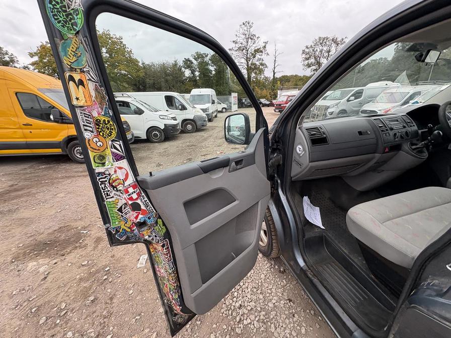 2007 Volkswagen Transporter – Model: Transporter T32 130 TDI SWB – GY07OZN